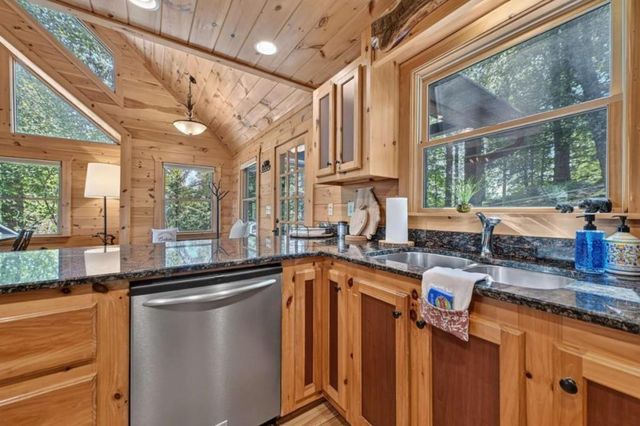 917 Walnut Ridge, Ellijay, GA 30536