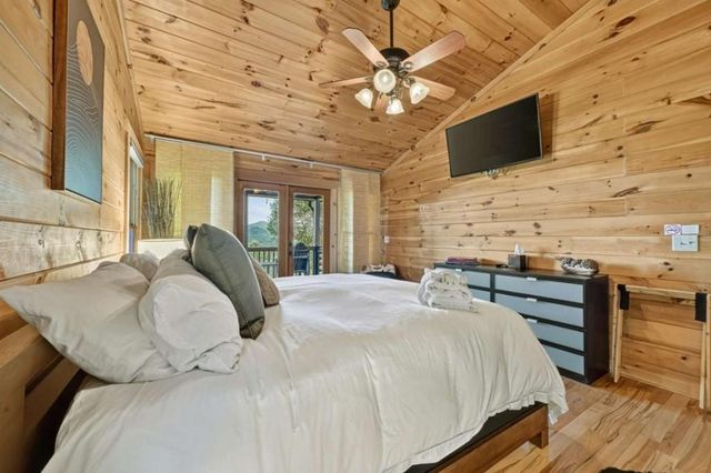 917 Walnut Ridge, Ellijay, GA 30536