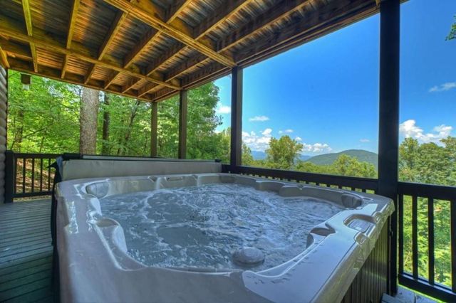 917 Walnut Ridge, Ellijay, GA 30536
