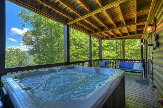 917 Walnut Ridge, Ellijay, GA 30536