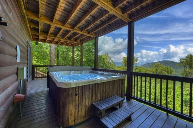 917 Walnut Ridge, Ellijay, GA 30536