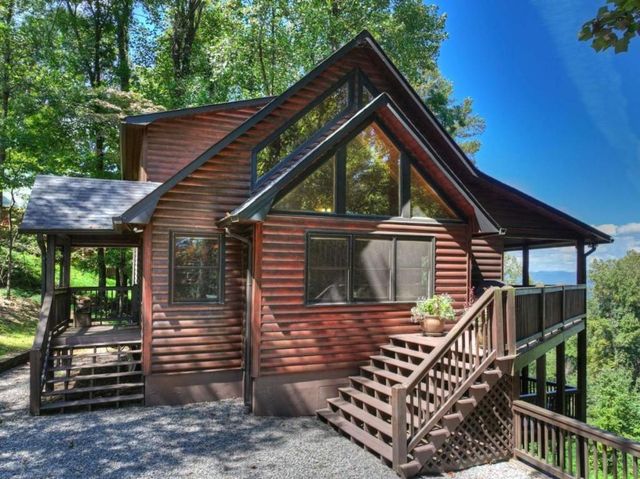 917 Walnut Ridge, Ellijay, GA 30536