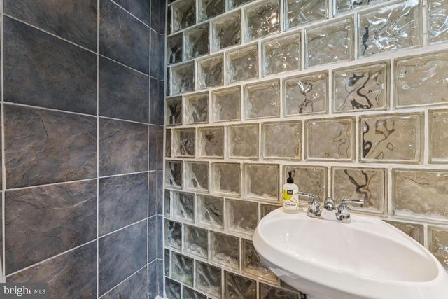 244 10TH ST NE, Washington, DC 20002