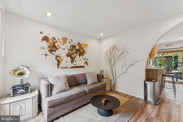 244 10TH ST NE, Washington, DC 20002