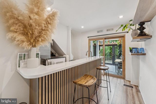 244 10TH ST NE, Washington, DC 20002