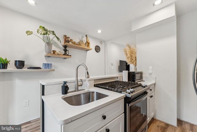 244 10TH ST NE, Washington, DC 20002