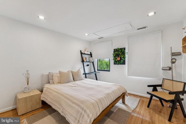 244 10TH ST NE, Washington, DC 20002