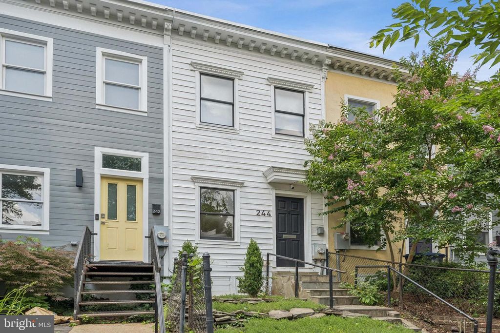 244 10TH ST NE, Washington, DC 20002