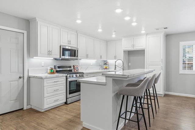 209 Crater Ave, Modesto, CA 95351