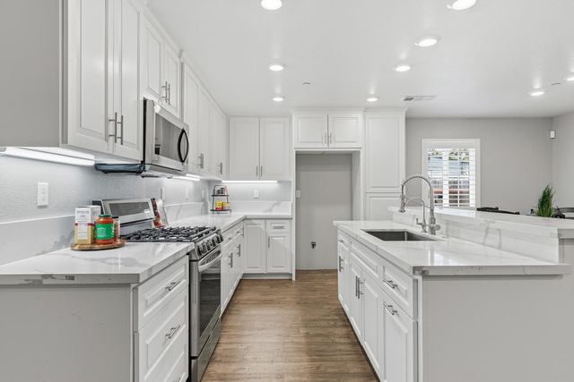 209 Crater Ave, Modesto, CA 95351