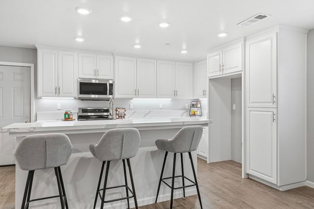 209 Crater Ave, Modesto, CA 95351