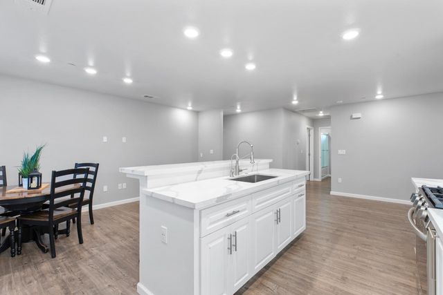 209 Crater Ave, Modesto, CA 95351