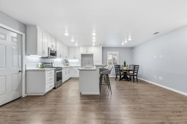 209 Crater Ave, Modesto, CA 95351