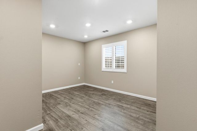 209 Crater Ave, Modesto, CA 95351