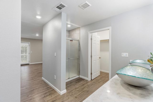 209 Crater Ave, Modesto, CA 95351