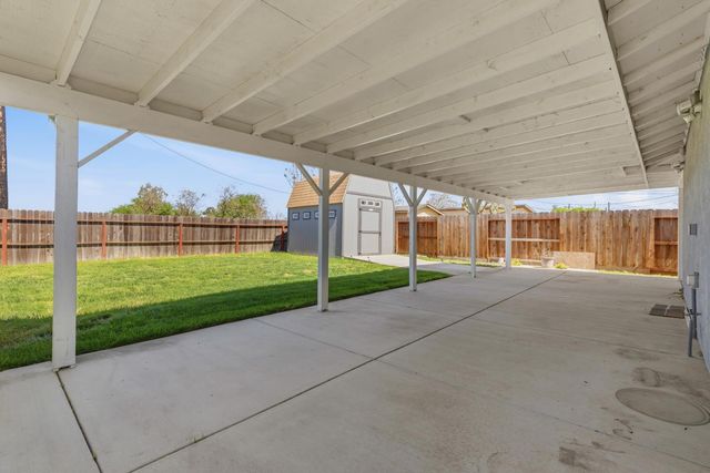 209 Crater Ave, Modesto, CA 95351