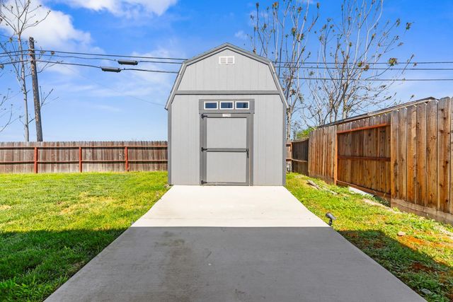 209 Crater Ave, Modesto, CA 95351