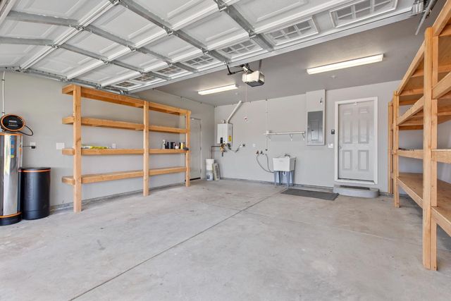 209 Crater Ave, Modesto, CA 95351