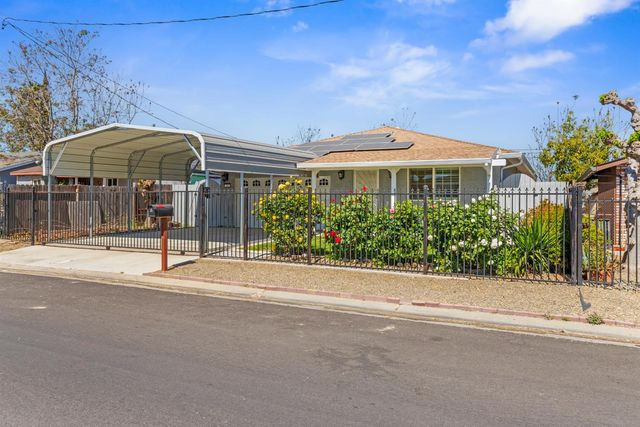 209 Crater Ave, Modesto, CA 95351