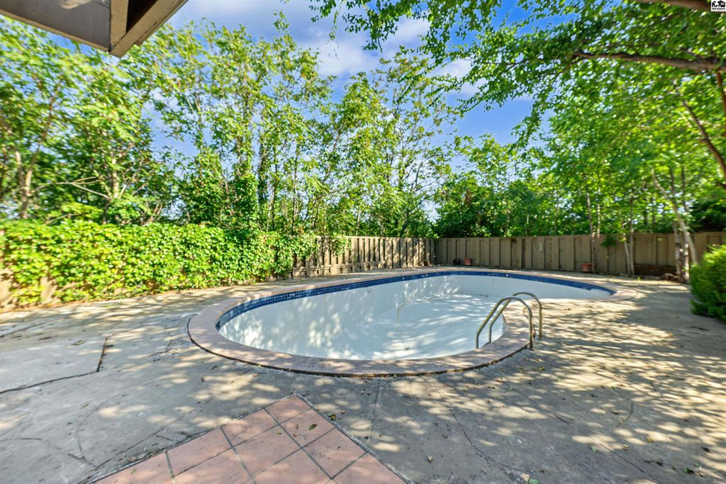 534 Upper Mill Hts Dr