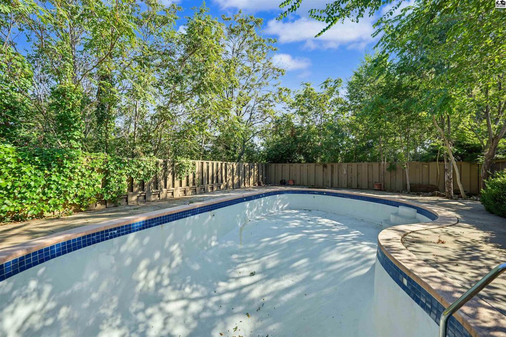 534 Upper Mill Hts Dr