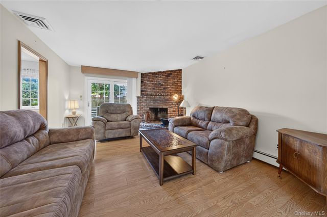 9 Groton Lane, Coram, NY 11727