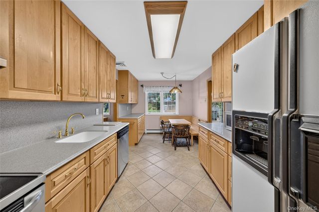 9 Groton Lane, Coram, NY 11727