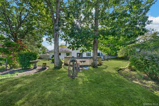 9 Groton Lane, Coram, NY 11727