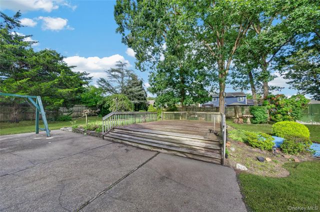 9 Groton Lane, Coram, NY 11727