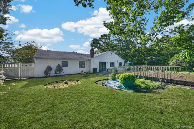9 Groton Lane, Coram, NY 11727