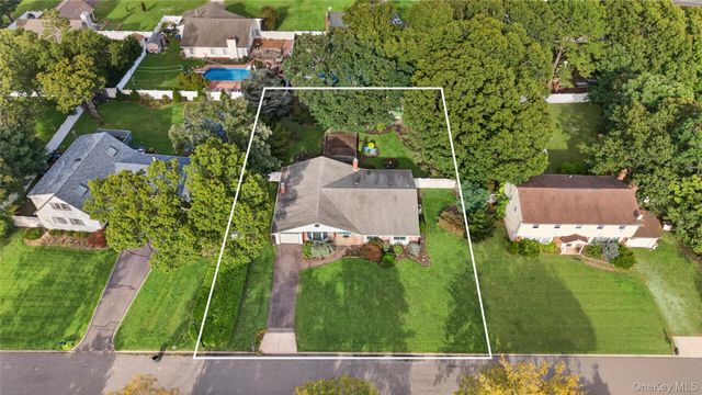 9 Groton Lane, Coram, NY 11727