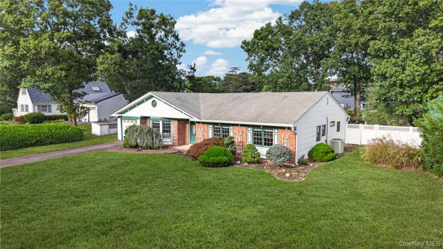 9 Groton Lane, Coram, NY 11727