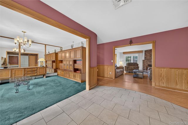 9 Groton Lane, Coram, NY 11727