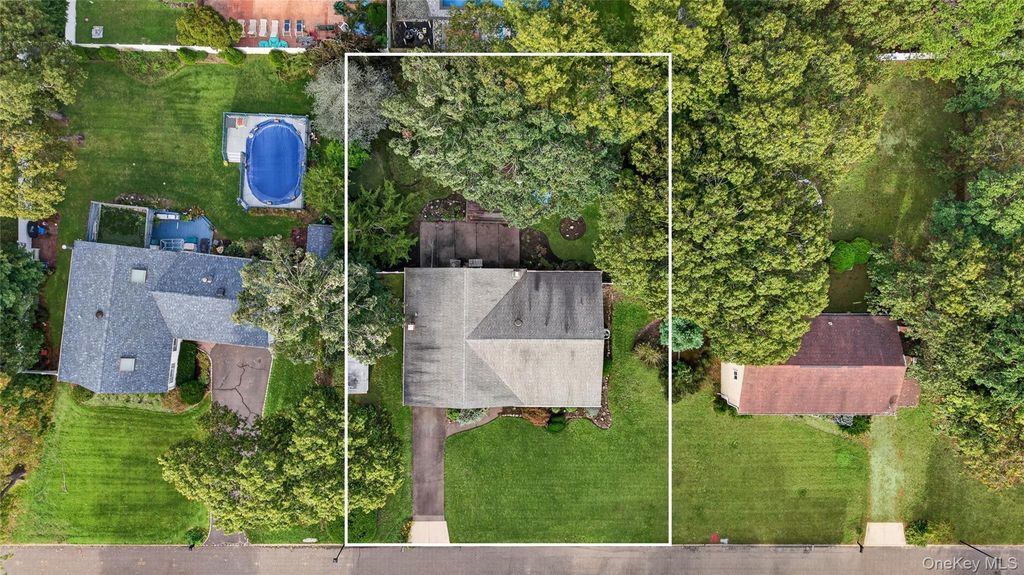 9 Groton Lane, Coram, NY 11727 — photo 2