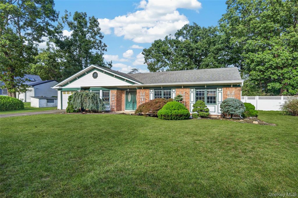 9 Groton Lane, Coram, NY 11727 — photo 5