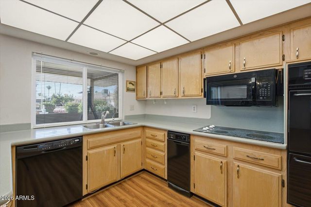 11193 W THUNDERBIRD Boulevard, Sun City, AZ 85351