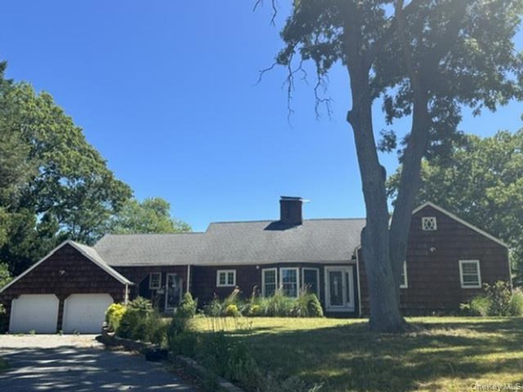 888 Pondview Road, Riverhead, NY 11901