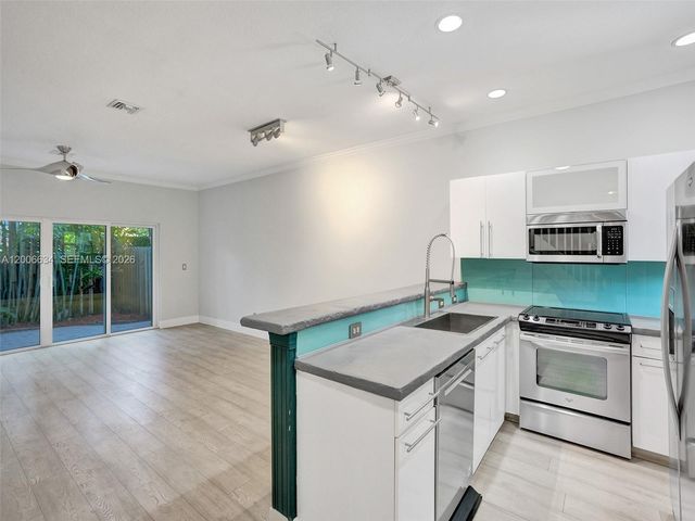 835 NE 19th Ave 10, Fort Lauderdale, FL 33304