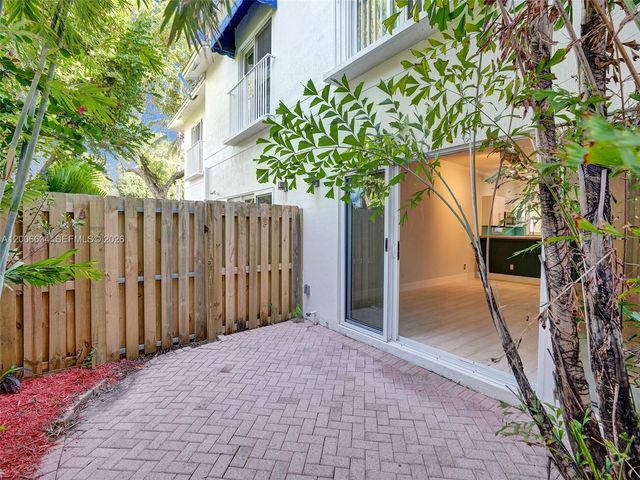 835 NE 19th Ave 10, Fort Lauderdale, FL 33304