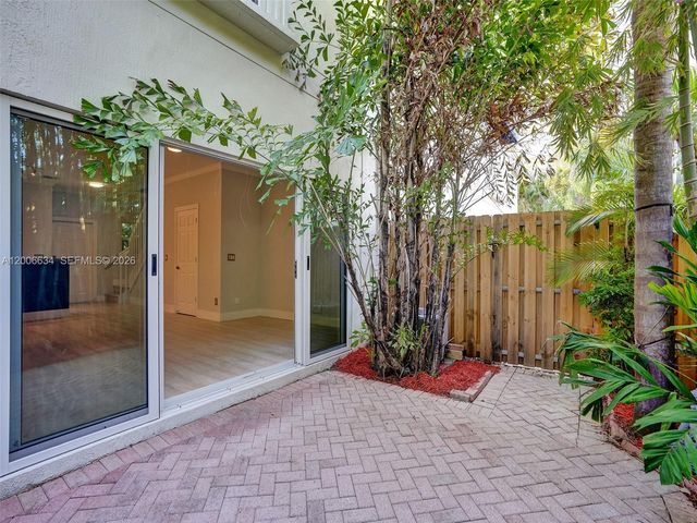 835 NE 19th Ave 10, Fort Lauderdale, FL 33304