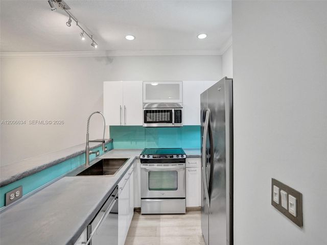 835 NE 19th Ave 10, Fort Lauderdale, FL 33304