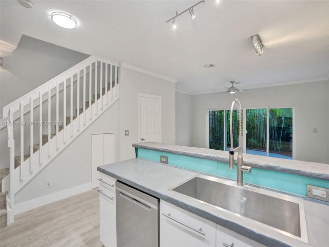 835 NE 19th Ave 10, Fort Lauderdale, FL 33304