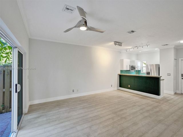 835 NE 19th Ave 10, Fort Lauderdale, FL 33304