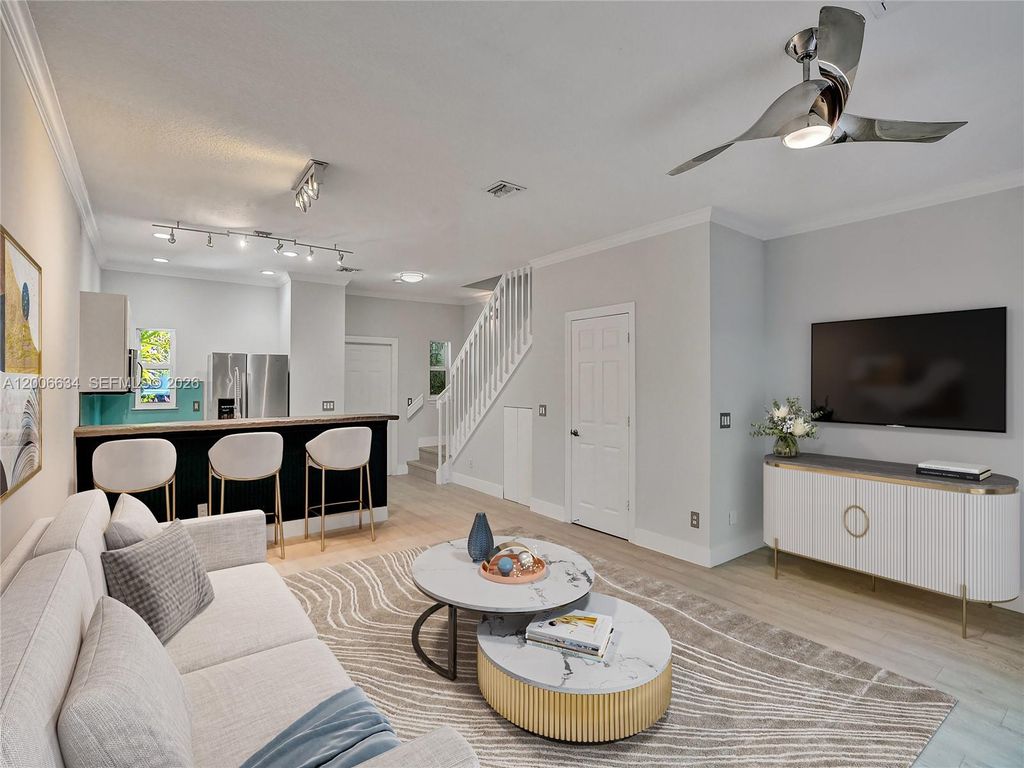 835 NE 19th Ave 10, Fort Lauderdale, FL 33304