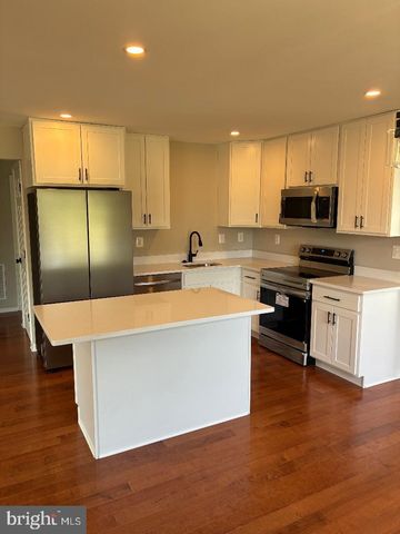 8403 BRANCHWOOD CIR, Clinton, MD 20735