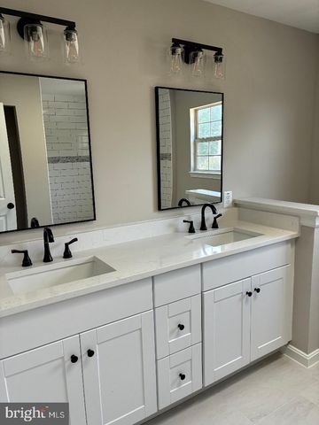 8403 BRANCHWOOD CIR, Clinton, MD 20735