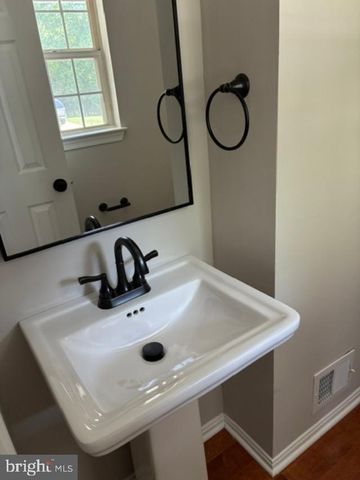 8403 BRANCHWOOD CIR, Clinton, MD 20735