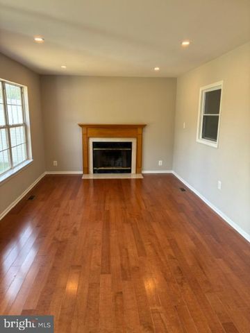8403 BRANCHWOOD CIR, Clinton, MD 20735