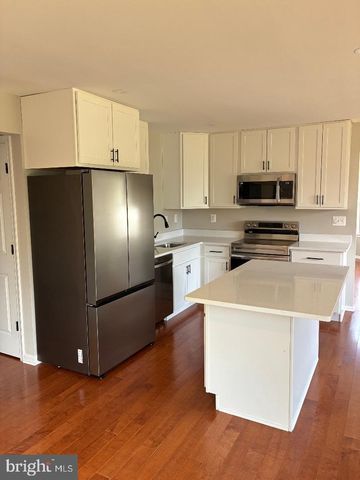 8403 BRANCHWOOD CIR, Clinton, MD 20735