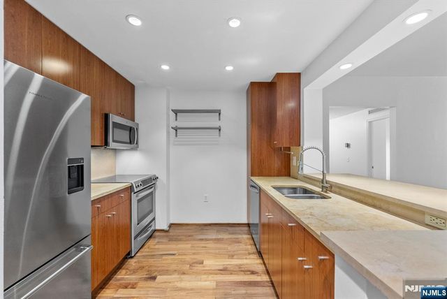 3103 City Place, Edgewater, NJ 07020